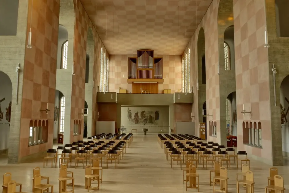 Frankfurt am Main, Heilig-Kreuz-Kirche (1/4)