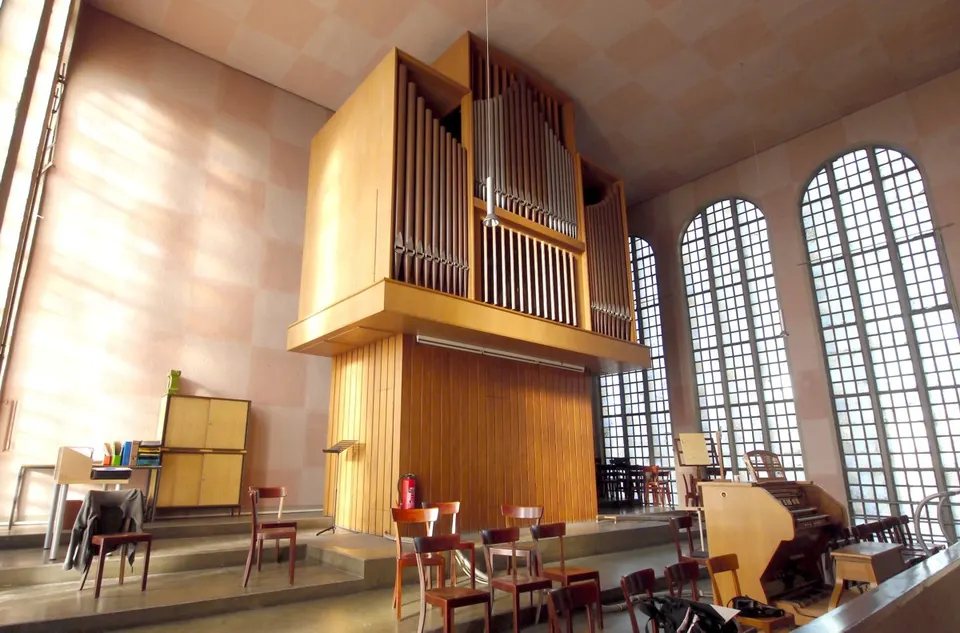Frankfurt am Main, Heilig-Kreuz-Kirche (2/4)