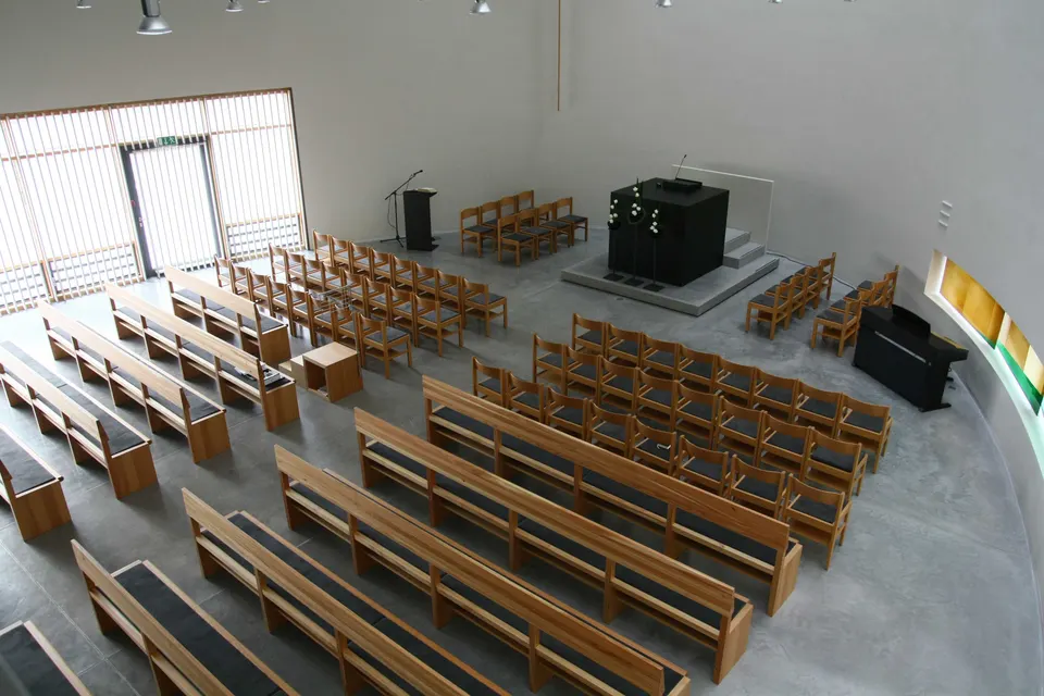 Stuttgart - Bad Cannstatt, Neuapost. Kirche (4/5)