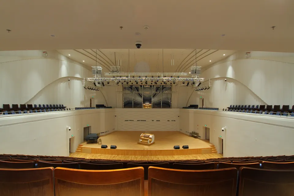Blick auf die Orgel