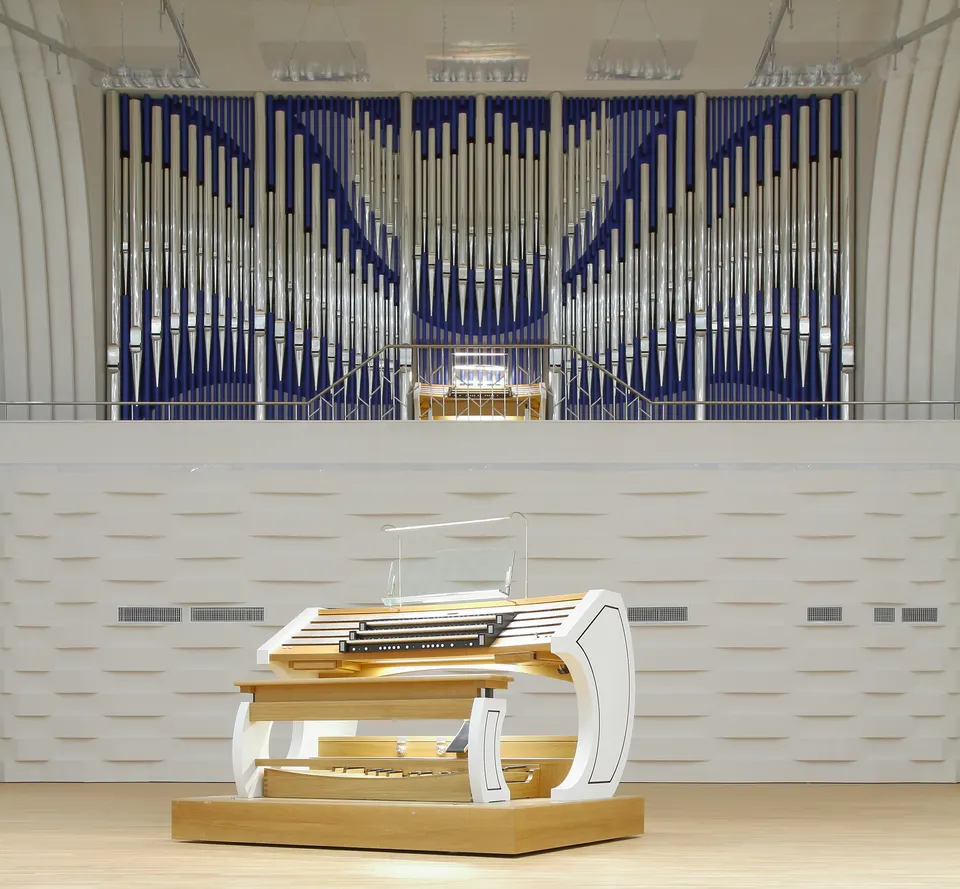 Ansicht Orgel und Spieltisch