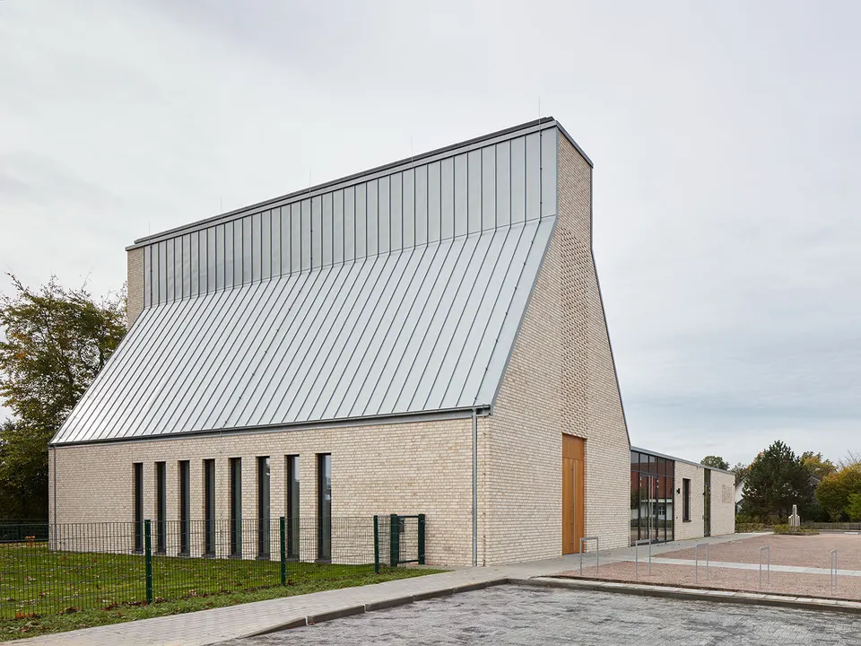 Klein Offenseth-Sparrieshoop, Osterkirche (1/5)