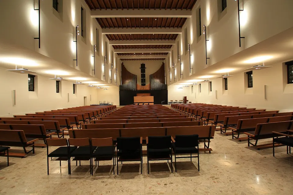 Stuttgart-Ost, Neuapost. Kirche (1/4)